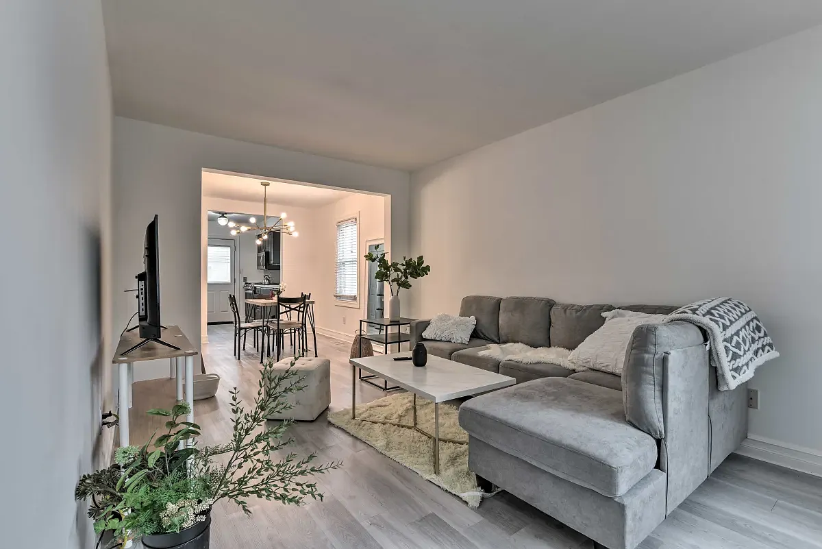 807 E Forteen Mile Rd — Photo 1