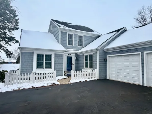 388 Narragansett Ct, Crystal Lake, IL 60012