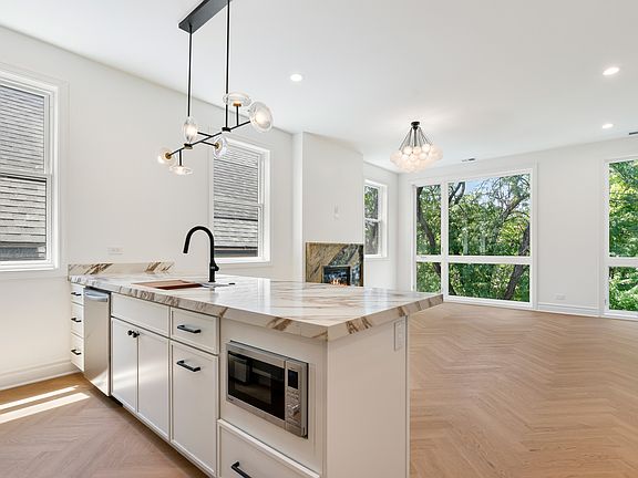 3rd image of 3329 N Whipple St #3