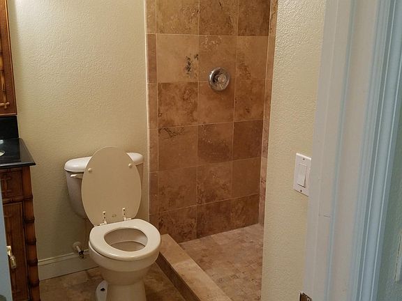 2nd image of 910 Plaza Ct