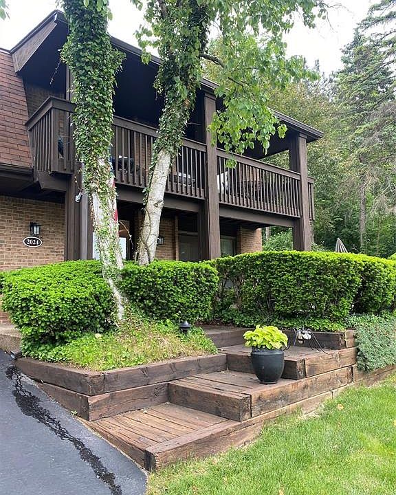 2024 Rhine Rd, West Bloomfield, MI 48323 Zillow