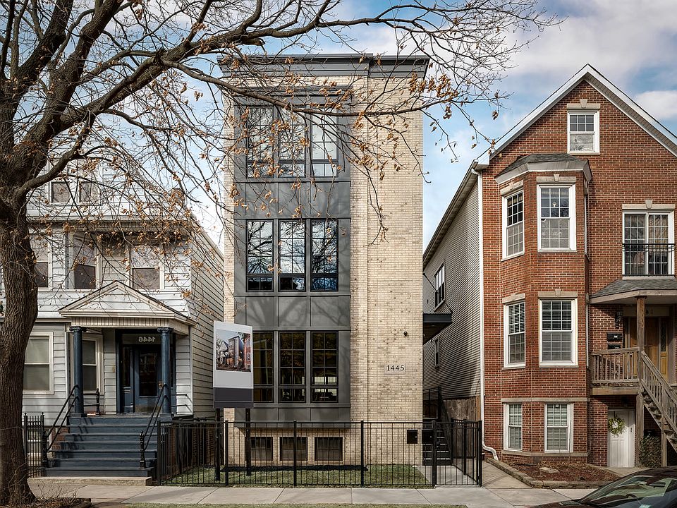 1st image of 1445 W Roscoe St #Penthouse