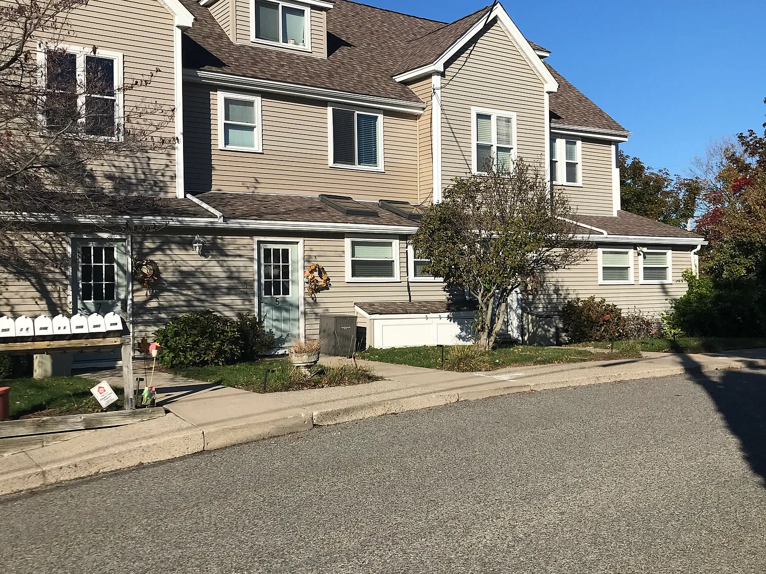2 bed, 800 sqft, $2,350 — Photo 1