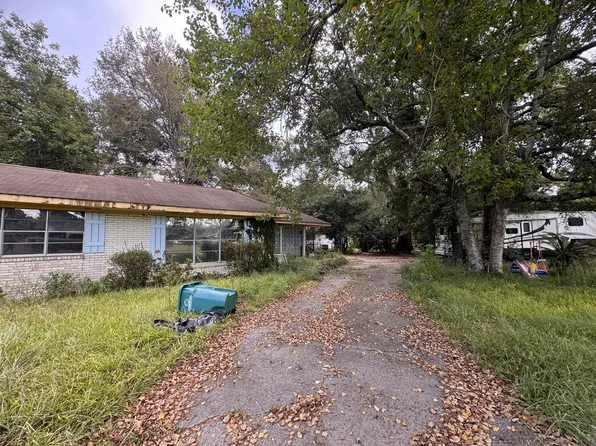 106 S Elmwood St, Picayune, MS 39466