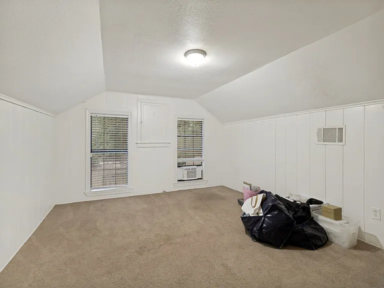 5318 Vanderbilt Ave — Photo 10