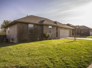 883 E Sparrow Rd, Nixa, MO 65714