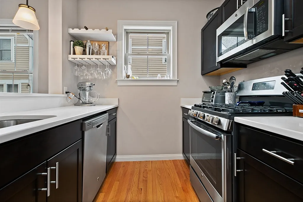 2 bed, 2.0 bath, 830 sqft, $3,400 — Photo 1