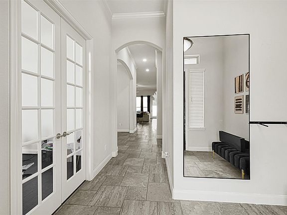 5th image of 4723 Abercorn St