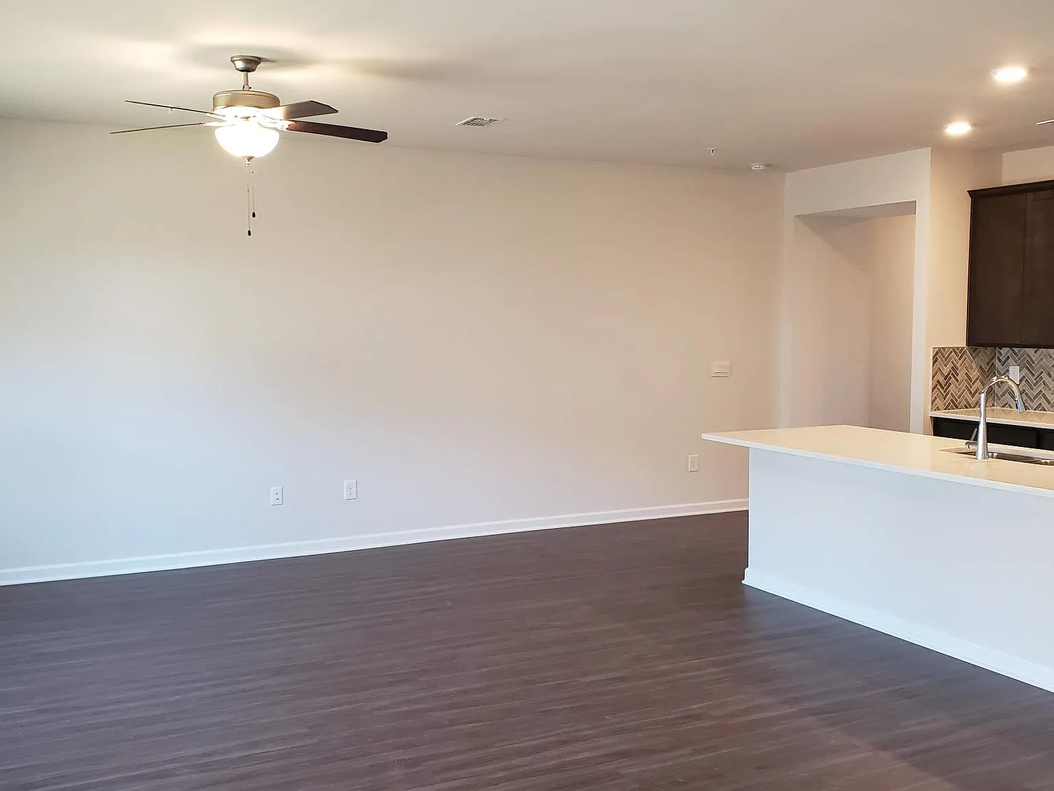 3 bed, 2.5 bath, 1962 sqft, $2,645 — Photo 4