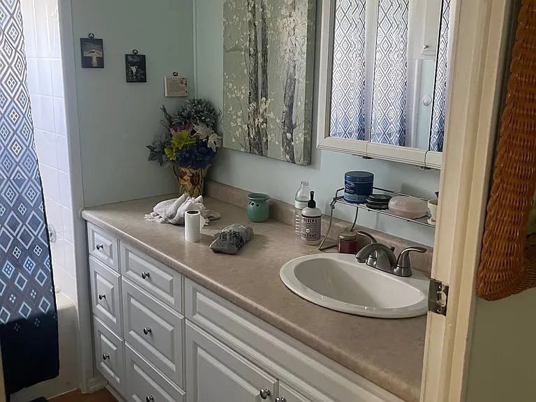 110 Amber Ave — Photo 4