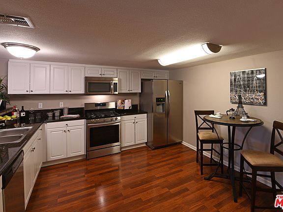 5th image of 5009 Woodman Ave APT 208