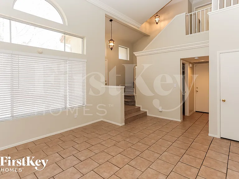 1673 Black Hills Way — Photo 5