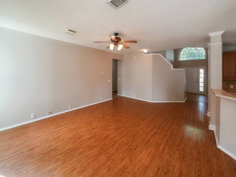 4736 Green Bluff Dr — Photo 8