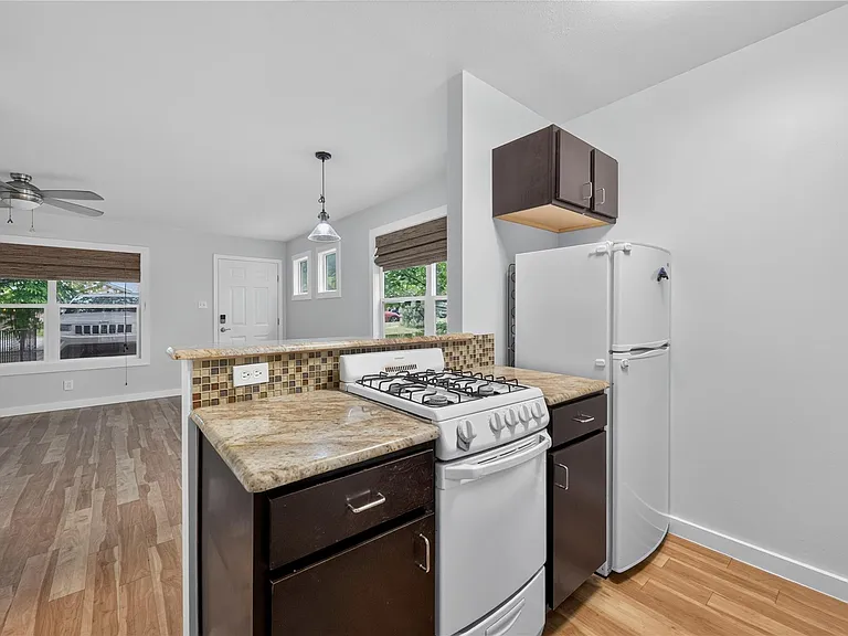 1513 Travis Heights Blvd #A — Photo 5