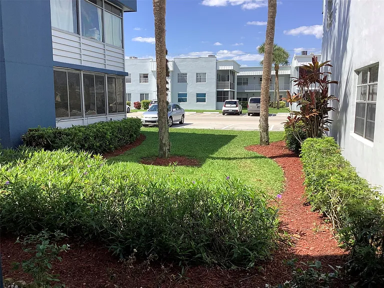70 Normandy Ln #B — Photo 32