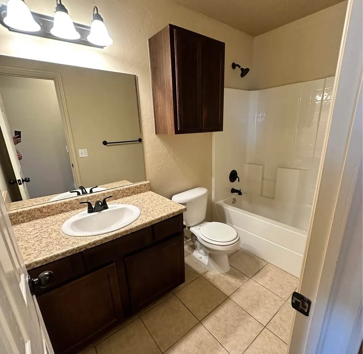 3 bed, 1200 sqft, $1,250 — Photo 4