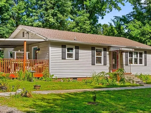 3941 Vest Mill Rd, Winston Salem, NC 27103