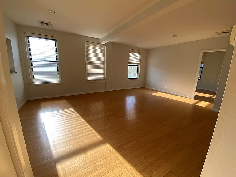 Deacon Court - 1661 Washington Street — Photo 198