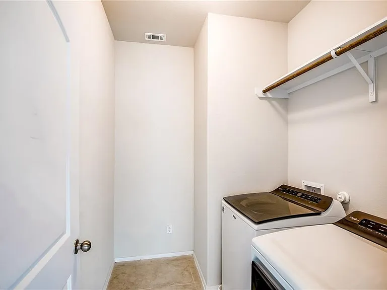 226 Trailside Ln — Photo 24