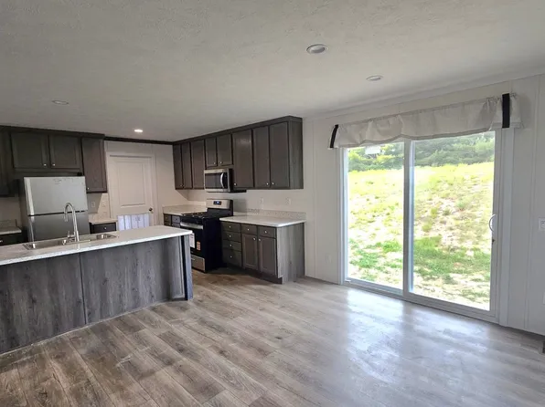 8875 Tanglewood Trl, West Olive, MI 49460