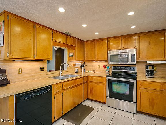 4th image of 555 Thomas Stone Ct