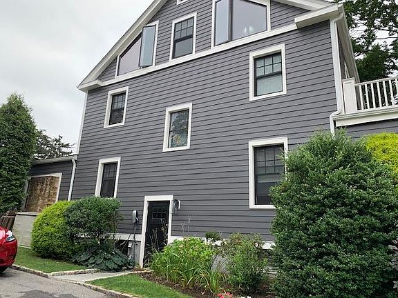 3rd image of 31 Stuyvesant Ave