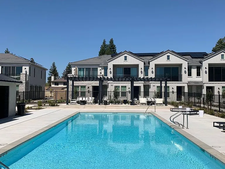 490 W Mahogany Ln — Photo 41
