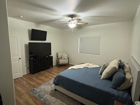 4th image of 3031 W Park Plaza Dr