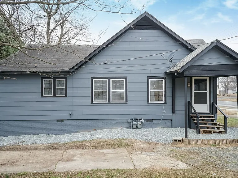 N Main St Duplex — Photo 4