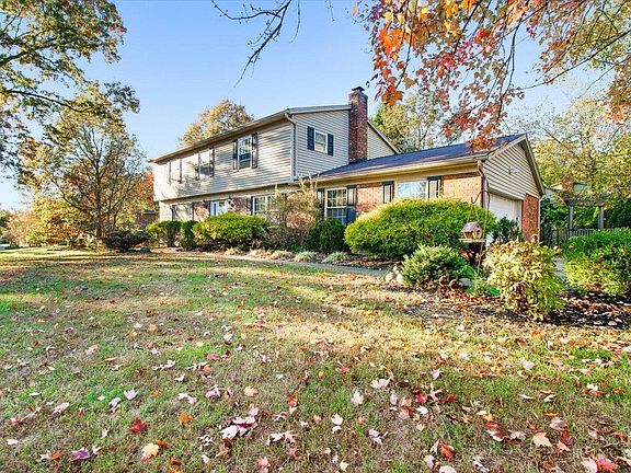 5th image of 7792 Shadywoods Ct