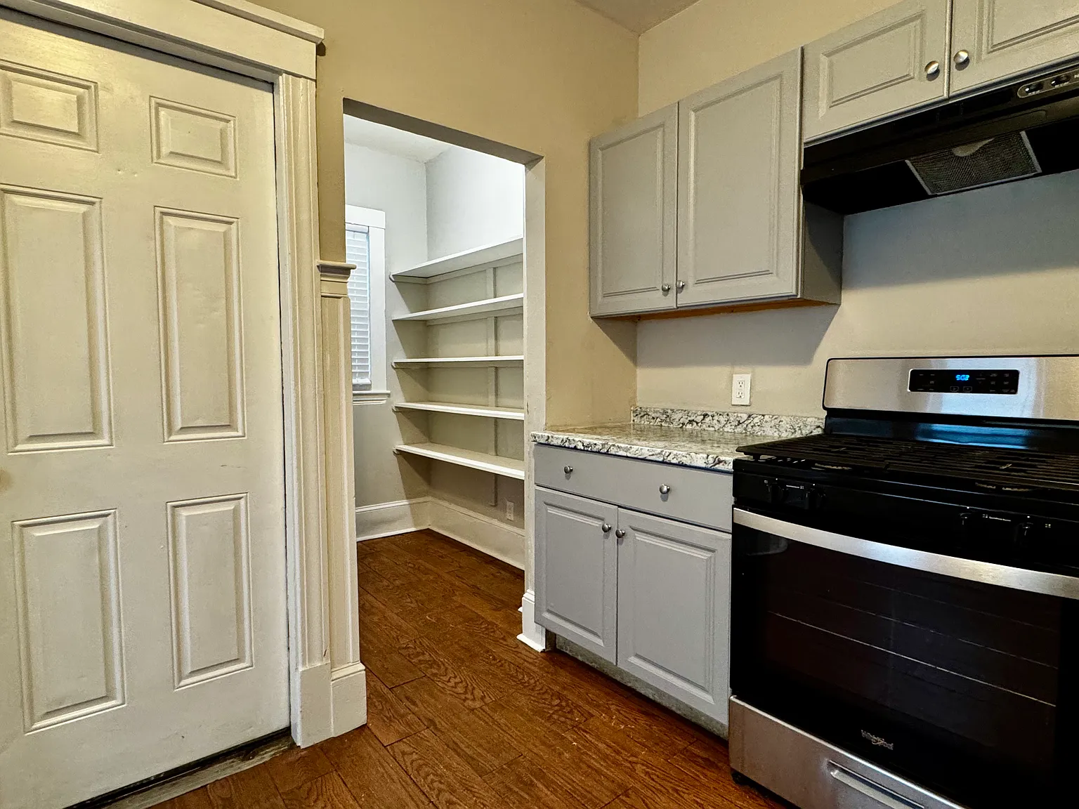 3 bed, 1100 sqft, $3,300 — Photo 2