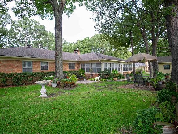 3rd image of 512 Oak Hill Ln