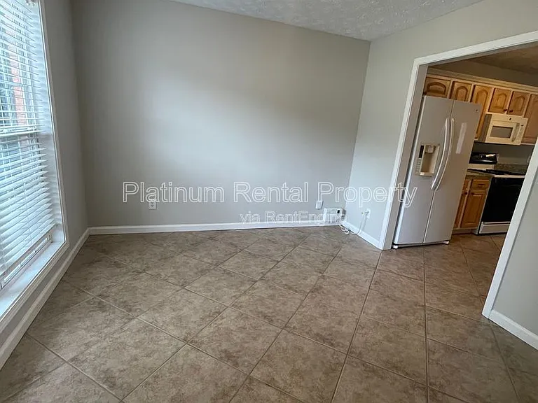 475 Ellesmere Way — Photo 6