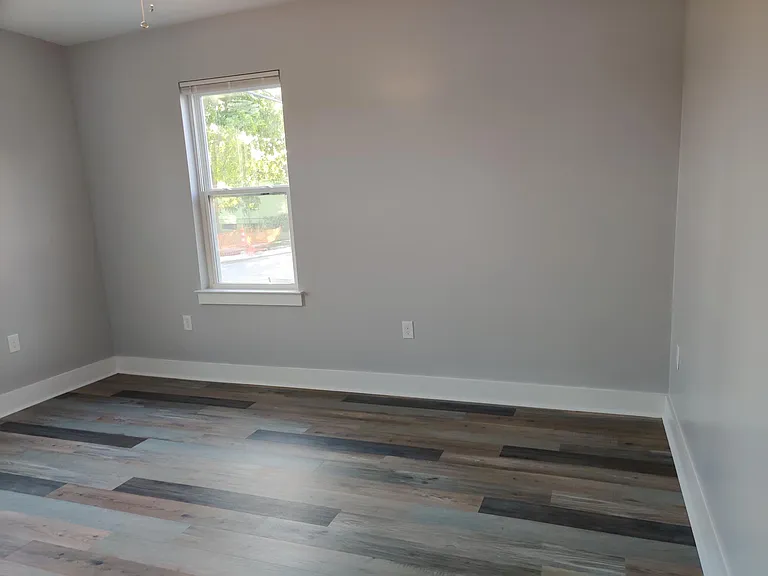 704 N Rendon St — Photo 9
