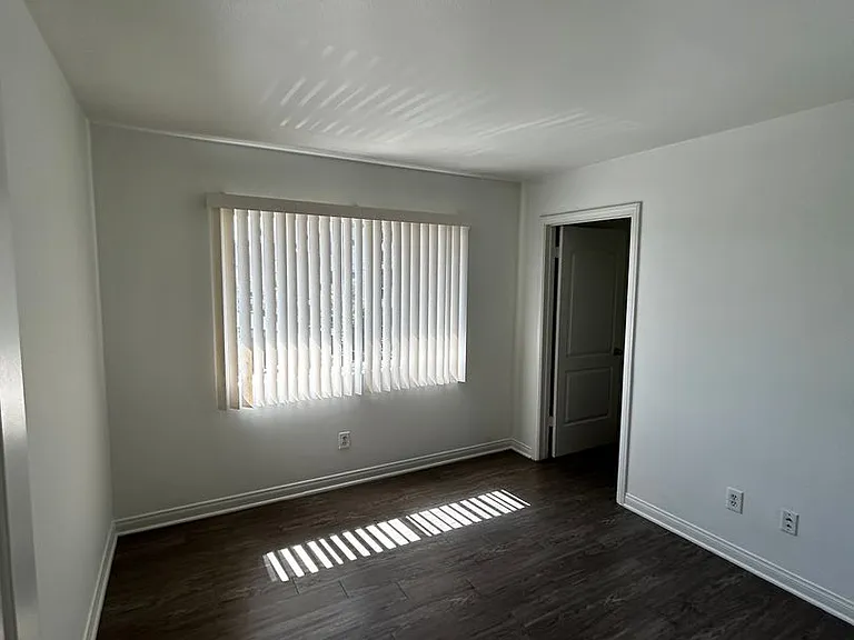 14359 Haynes St — Photo 3