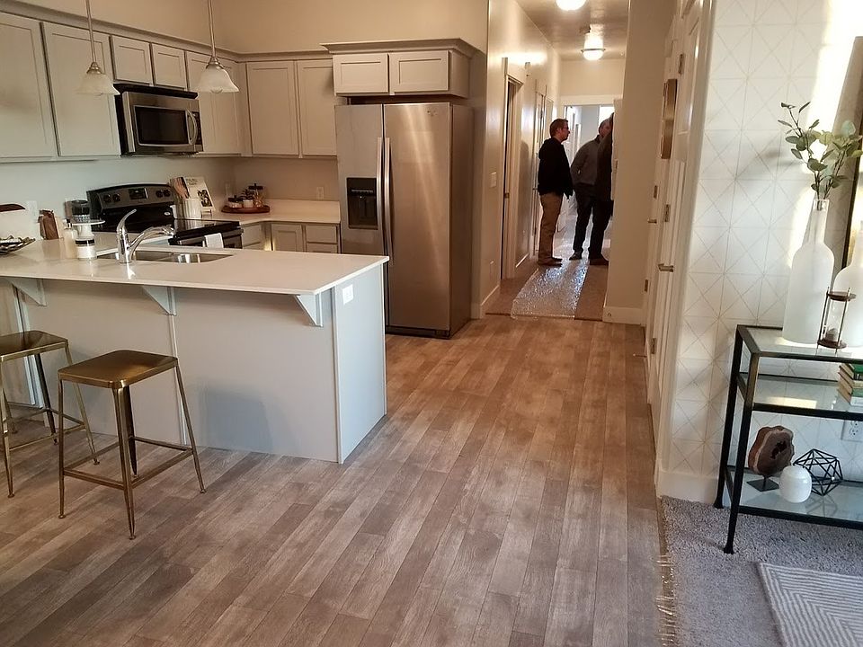 Model Condo, same colors