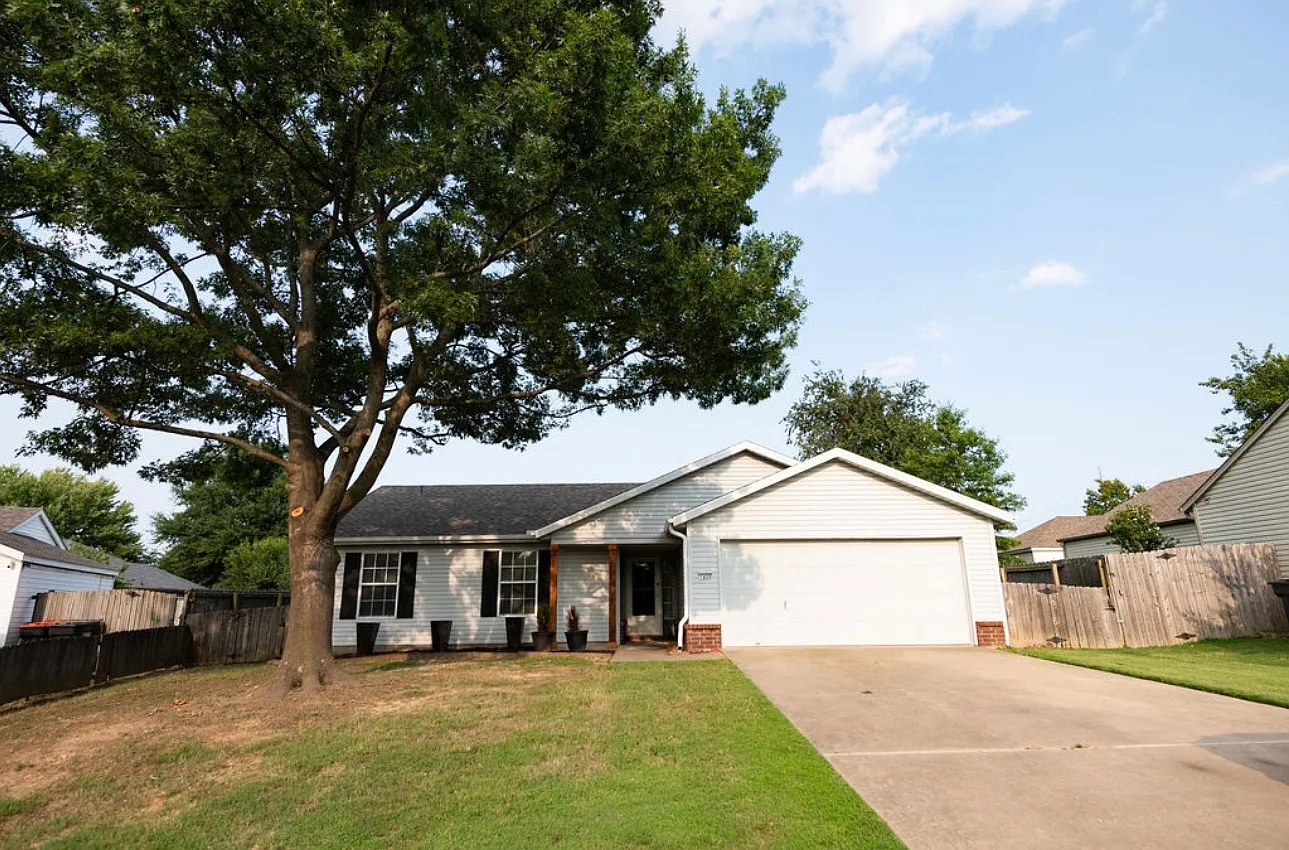 3 bed, 1132 sqft, $1,755 — Photo 2