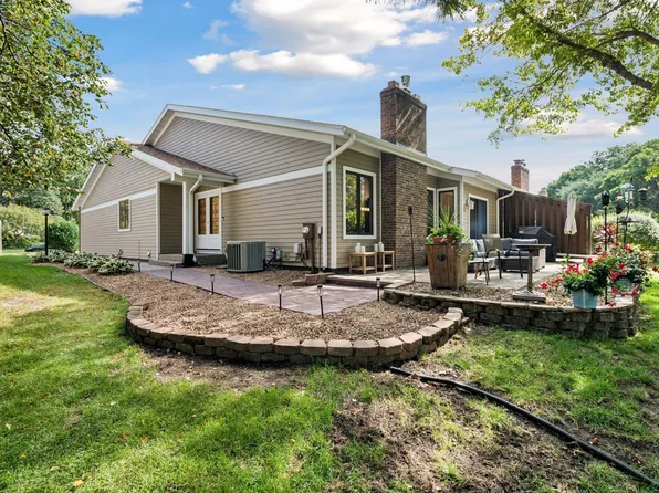 9212 Hyland Creek Rd, Bloomington, MN 55437