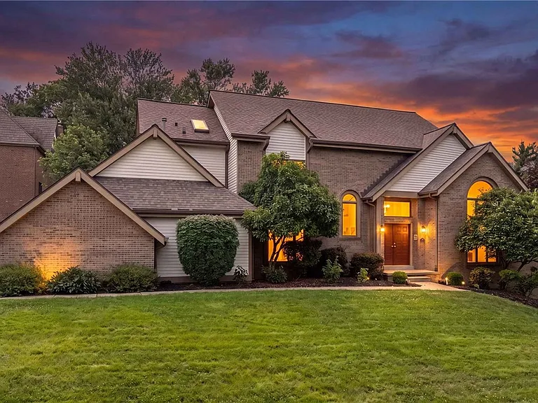 2501 Birchwood Ct — Photo 2