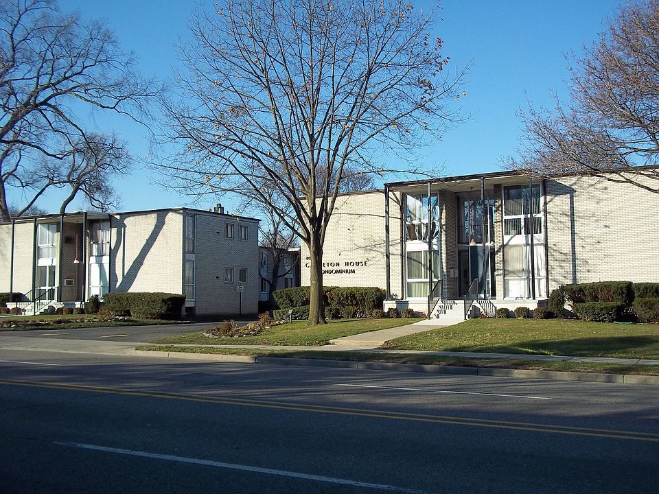 STREET VIEW FRONT BUILDINGS