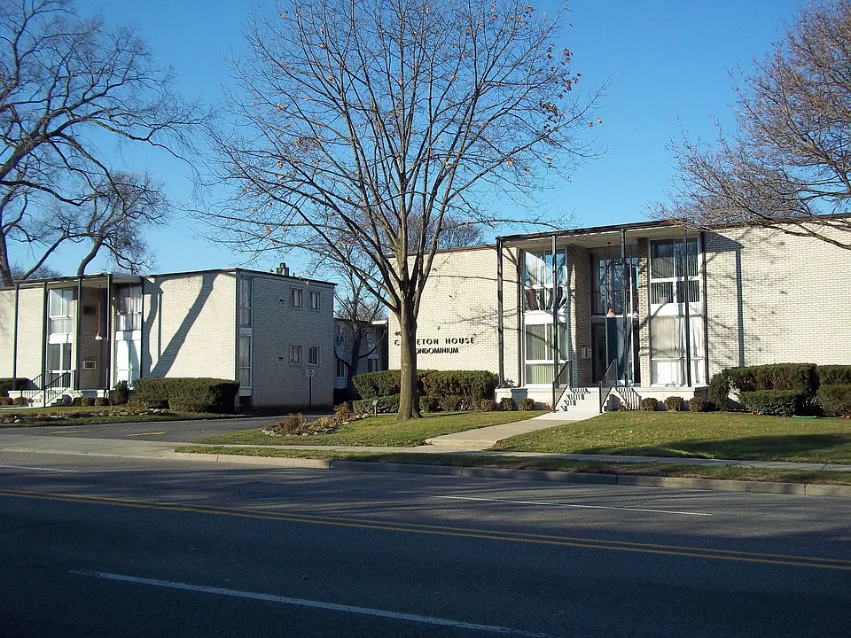 STREET VIEW FRONT BUILDINGS