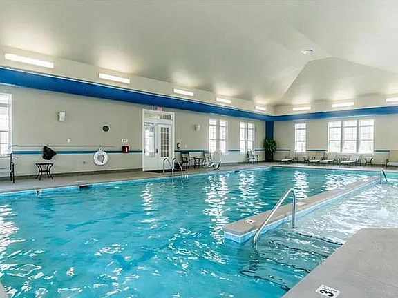 Clubhouse: Indoor Pool