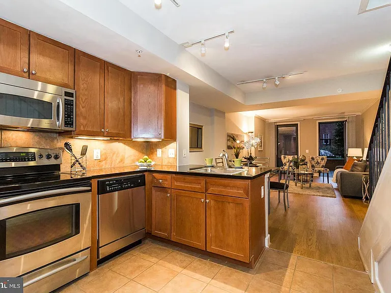 616 E St NW #246 — Photo 4