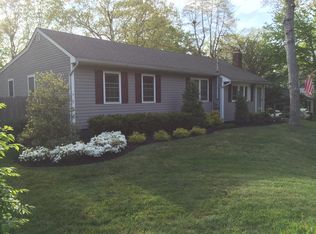 14 Dixie Ln, Centereach, NY 11720