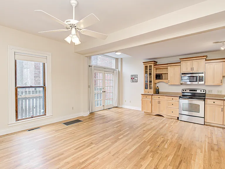 237 E Saint Joseph St — Photo 4