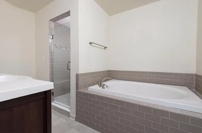 422 E Hector St — Photo 23