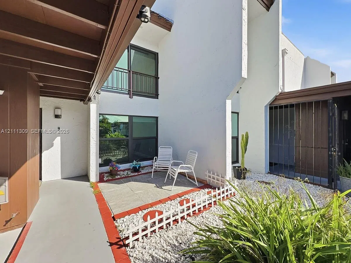 Spanish Villas Condo — Photo 3
