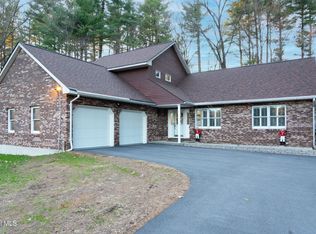 6 Crown Pt., Ballston Lake, NY 12019