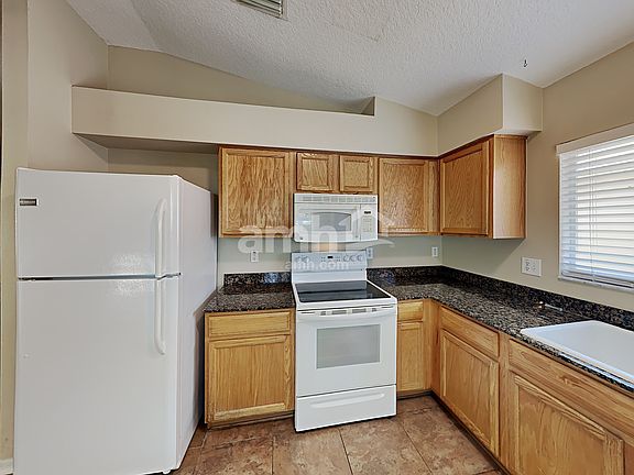 3rd image of 30949 Midtown Ct