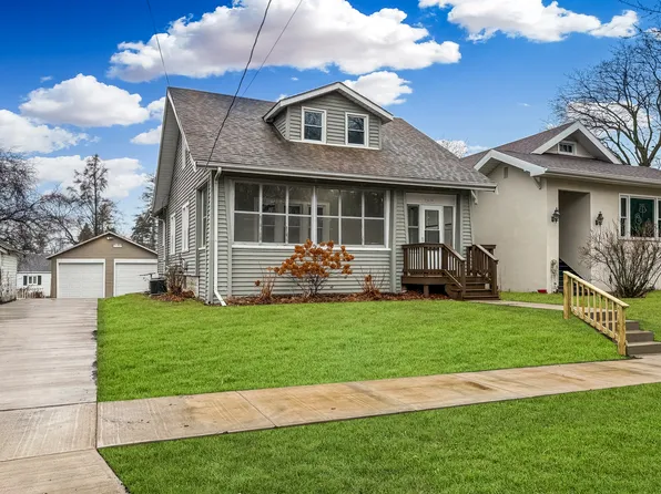 1131 W Pleasant St, Freeport, IL 61032